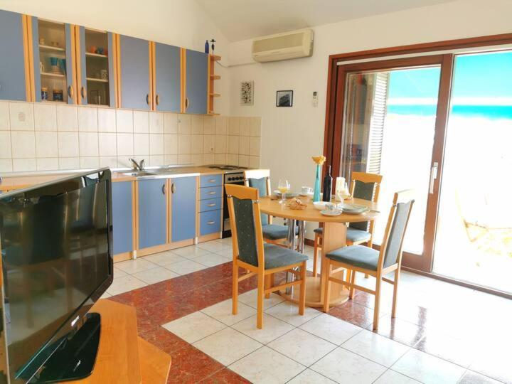 Apartment Biljana Бол Экстерьер фото