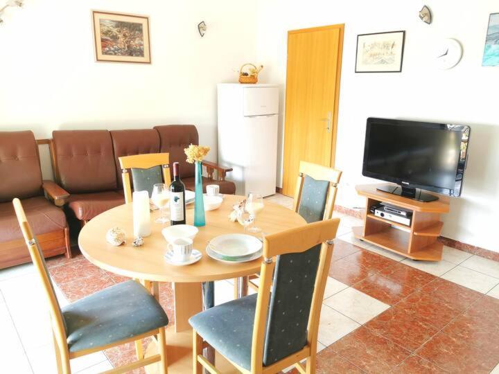 Apartment Biljana Бол Экстерьер фото